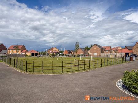 2 bedroom Terraced House for sale in Anderby Close, Fernwood, NG24