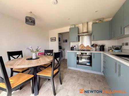2 bedroom Terraced House for sale in Anderby Close, Fernwood, NG24