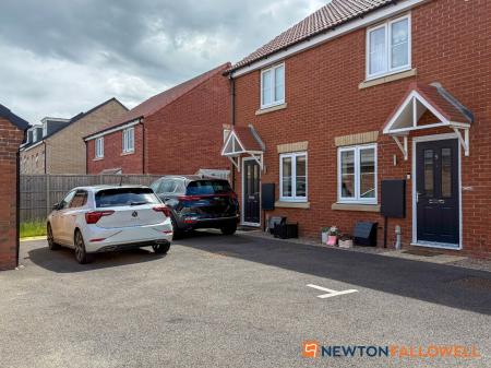 2 bedroom Terraced House for sale in Anderby Close, Fernwood, NG24
