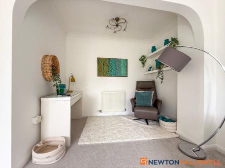 4 bedroom Semi-detached house for sale in Cameron Lane, Fernwood, NG24