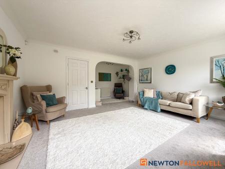 4 bedroom Semi-detached house for sale in Cameron Lane, Fernwood, NG24