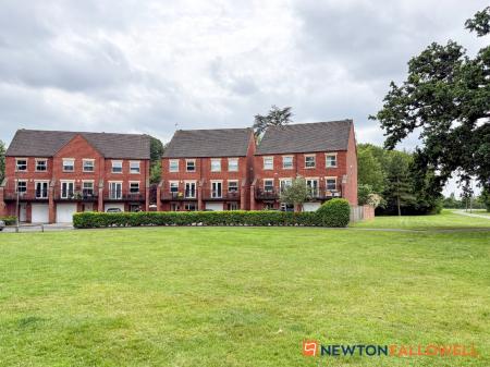 4 bedroom Semi-detached house for sale in Cameron Lane, Fernwood, NG24