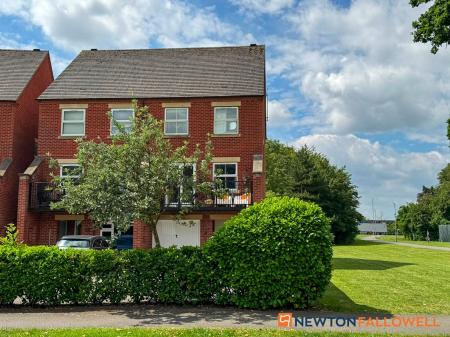 4 bedroom Semi-detached house for sale in Cameron Lane, Fernwood, NG24