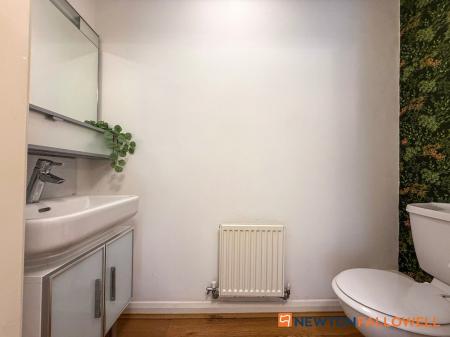 4 bedroom Semi-detached house for sale in Cameron Lane, Fernwood, NG24