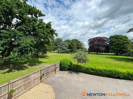 4 bedroom Semi-detached house for sale in Cameron Lane, Fernwood, NG24