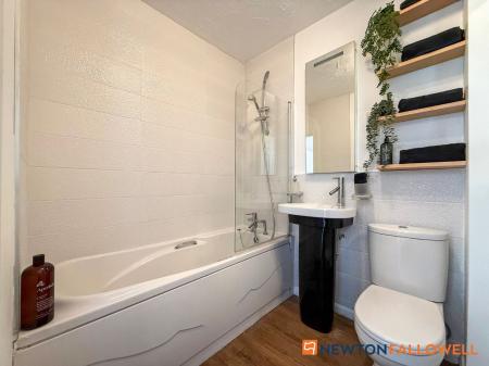4 bedroom Semi-detached house for sale in Cameron Lane, Fernwood, NG24