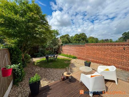 4 bedroom Semi-detached house for sale in Cameron Lane, Fernwood, NG24