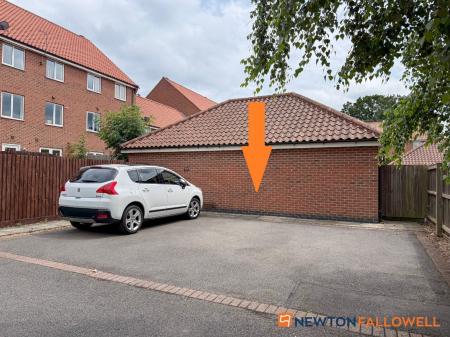 2 bedroom Flat for sale in Goldstraw Lane, Fernwood, NG24