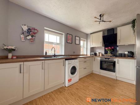 2 bedroom Flat for sale in Goldstraw Lane, Fernwood, NG24