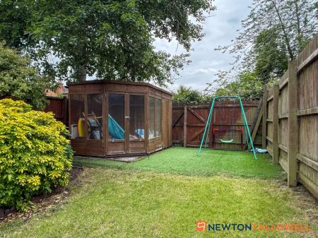 4 bedroom Terraced House for sale in Victoria Street, Newark, NG24