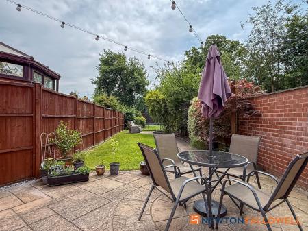 4 bedroom Terraced House for sale in Victoria Street, Newark, NG24