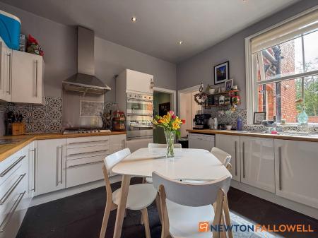 4 bedroom Terraced House for sale in Victoria Street, Newark, NG24