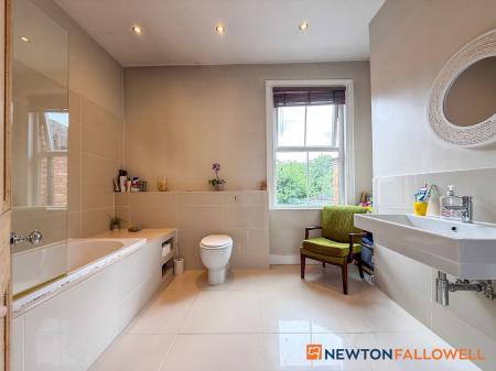 4 bedroom Terraced House for sale in Victoria Street, Newark, NG24