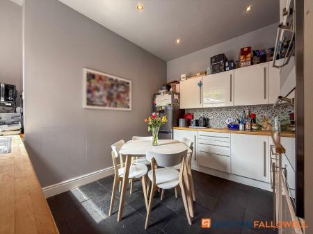 4 bedroom Terraced House for sale in Victoria Street, Newark, NG24