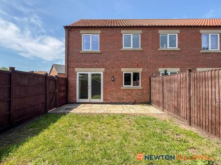 3 bedroom End of terrace house for sale in Pitomy Drive, Collingham, NG23