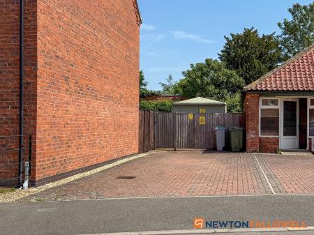 3 bedroom End of terrace house for sale in Pitomy Drive, Collingham, NG23