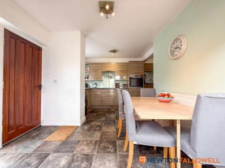 2 bedroom Detached house for sale in Winthorpe Road, Newark, NG24