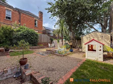 2 bedroom Detached house for sale in Winthorpe Road, Newark, NG24