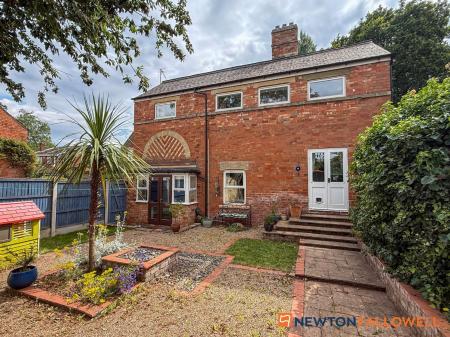 2 bedroom Detached house for sale in Winthorpe Road, Newark, NG24