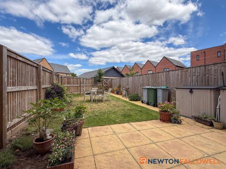3 bedroom Town house for sale in Stadium Avenue, Newark, NG24