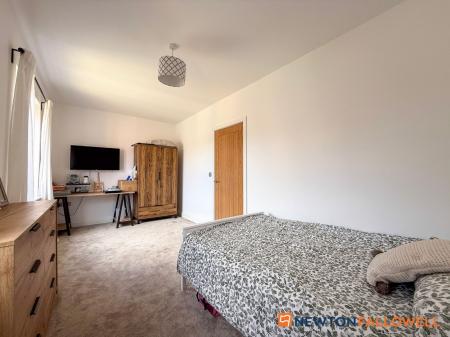 3 bedroom Town house for sale in Stadium Avenue, Newark, NG24