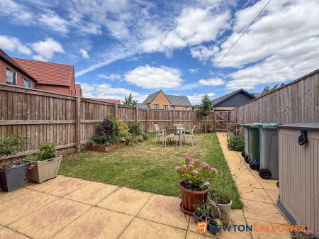 3 bedroom Town house for sale in Stadium Avenue, Newark, NG24