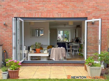 3 bedroom Town house for sale in Stadium Avenue, Newark, NG24