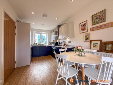 3 bedroom Town house for sale in Stadium Avenue, Newark, NG24
