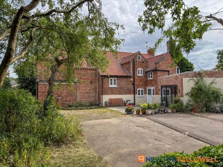 4 bedroom Detached house for sale in Main Street, Balderton, NG24