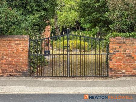 4 bedroom Detached house for sale in Main Street, Balderton, NG24
