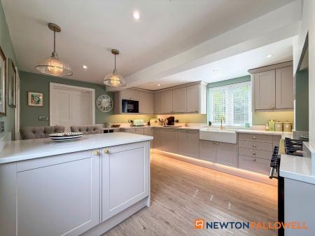 4 bedroom Detached house for sale in Main Street, Balderton, NG24