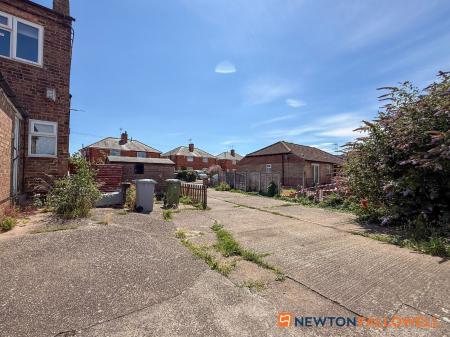 2 bedroom End of terrace house for sale in Mount Road, Balderton, NG24