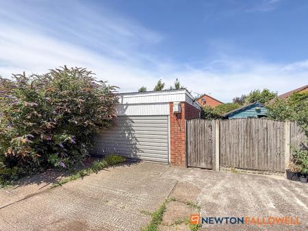 2 bedroom End of terrace house for sale in Mount Road, Balderton, NG24