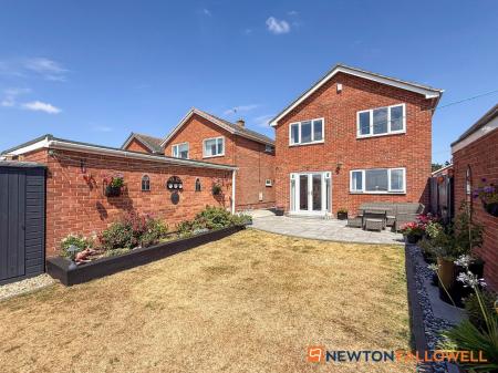 4 bedroom Detached house for sale in Ringrose Close, Newark, NG24