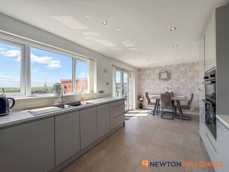 4 bedroom Detached house for sale in Ringrose Close, Newark, NG24