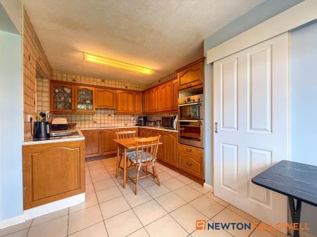 4 bedroom Bungalow for sale in Brewery Lane, Carlton-Le-Moorland, LN5