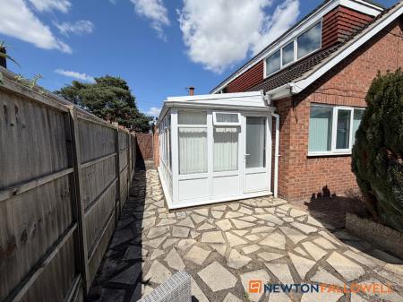 4 bedroom Bungalow for sale in Brewery Lane, Carlton-Le-Moorland, LN5