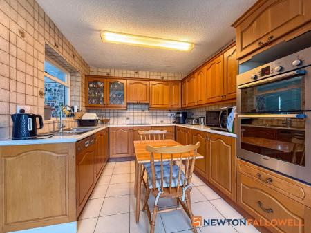 4 bedroom Bungalow for sale in Brewery Lane, Carlton-Le-Moorland, LN5