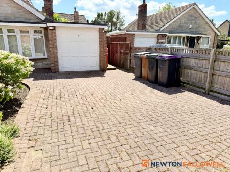4 bedroom Bungalow for sale in Brewery Lane, Carlton-Le-Moorland, LN5