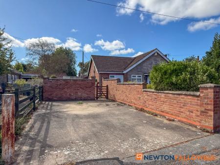 4 bedroom Bungalow for sale in Brewery Lane, Carlton-Le-Moorland, LN5