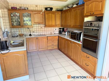 4 bedroom Bungalow for sale in Brewery Lane, Carlton-Le-Moorland, LN5