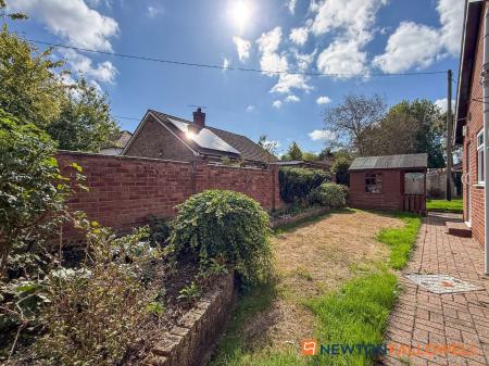 4 bedroom Bungalow for sale in Brewery Lane, Carlton-Le-Moorland, LN5