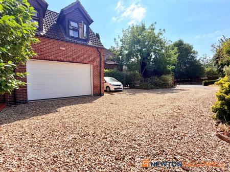 4 bedroom Detached house for sale in Trinity Close, Carlton-Le-Moorland, LN5