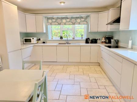 4 bedroom Detached house for sale in Trinity Close, Carlton-Le-Moorland, LN5