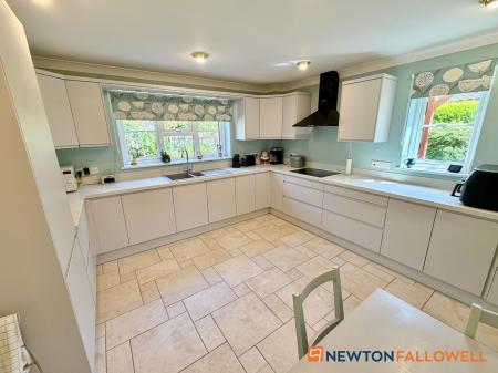 4 bedroom Detached house for sale in Trinity Close, Carlton-Le-Moorland, LN5
