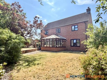4 bedroom Detached house for sale in Trinity Close, Carlton-Le-Moorland, LN5
