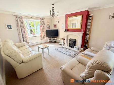 4 bedroom Detached house for sale in Trinity Close, Carlton-Le-Moorland, LN5