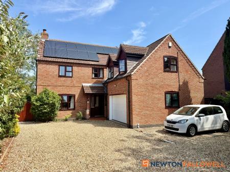4 bedroom Detached house for sale in Trinity Close, Carlton-Le-Moorland, LN5