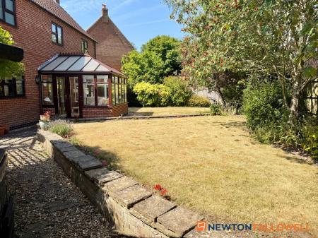 4 bedroom Detached house for sale in Trinity Close, Carlton-Le-Moorland, LN5