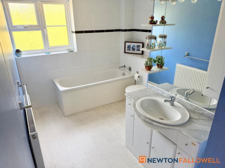 4 bedroom Detached house for sale in Trinity Close, Carlton-Le-Moorland, LN5